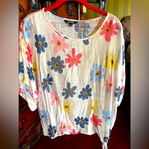 Super cute and flattering Summer linen top.